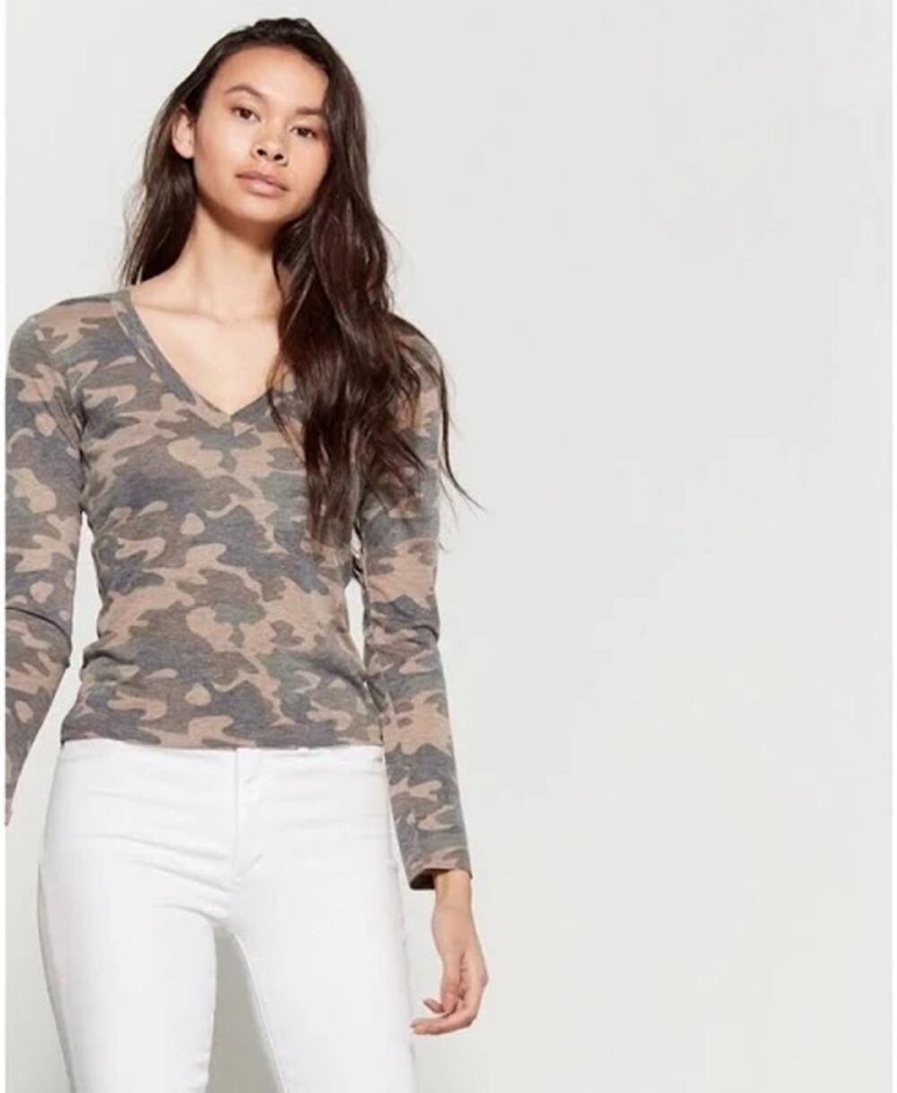 Tresics Multi-Tone Green Camo Long Sleeve V-Neck Shirt Women's Size Large